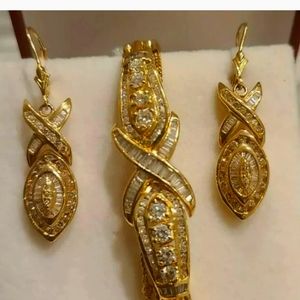 18k YG Diamond Earrings And Bracelet Set.